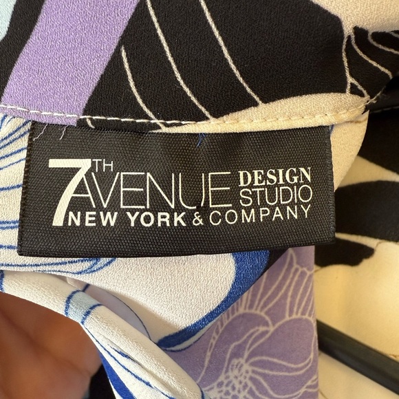 New York & Company High Neck Flutter Sleeve Floral Blouse Women’s Size XL - Picture 6 of 11